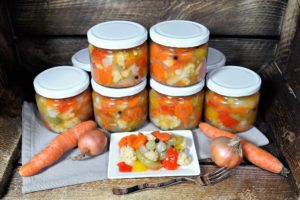 Mesana salata vo tegla-Serviranje-bellakujna