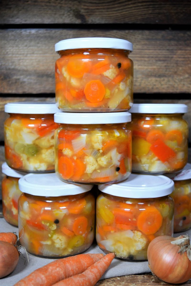 Mesana salata vo tegla-Zimska salata-bellakujna