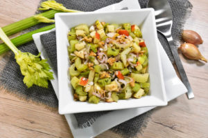 Salata od steblenca od celer na mediteranski stil-Serviranje-bellakujna