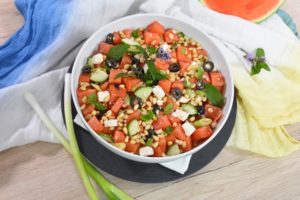 Salata od lubenica so sirenje i maslinki-Serviranje-bellakujna
