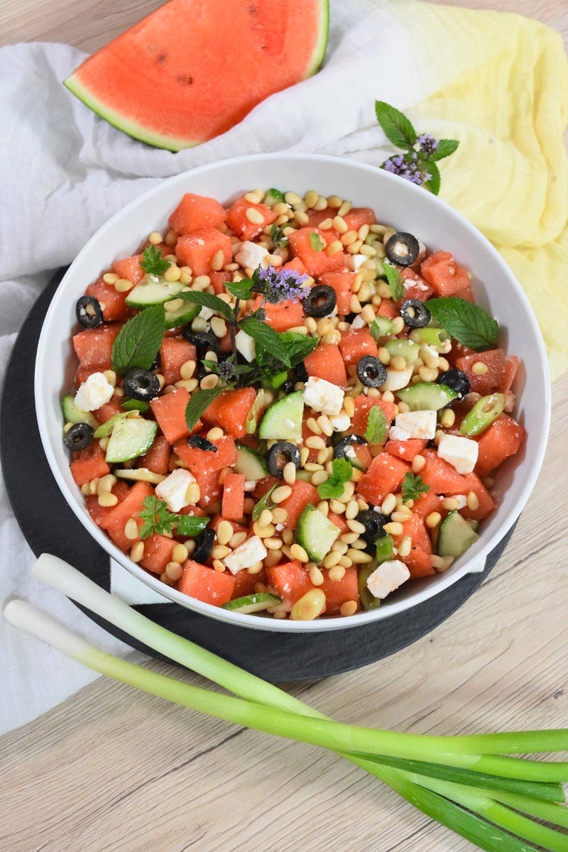 Salata od lubenica so sirenjе i maslinki-Glavno jadenje-bellakujna