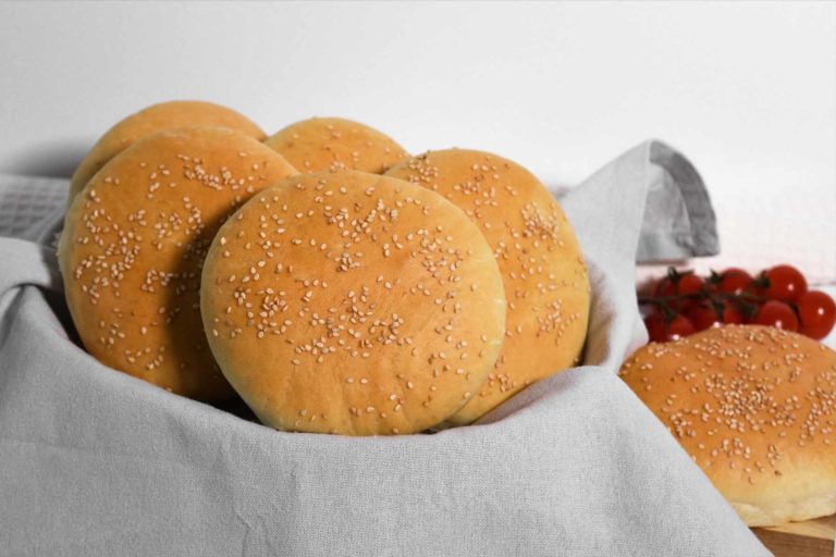Hamburger lepcinja so susam-Serviranje-bellakujna