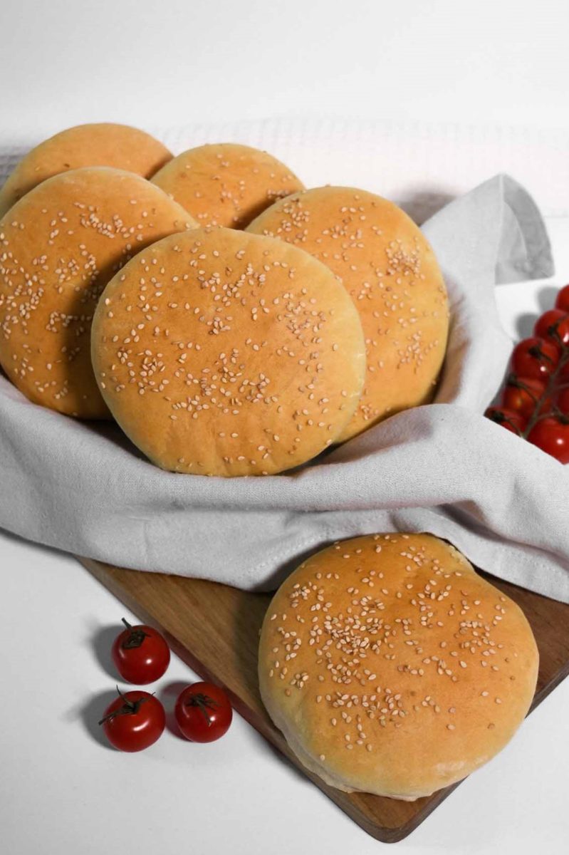 Hamburger lepcinja so susam-Zemicki-bellakujna