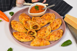 Tasnicki od lisnato testo so tikvicki i parmezan-Serviranje-bellakujna