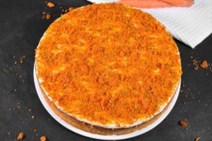 Torta od morkov i portokal so krckav toping-Serviranje-bellakujna