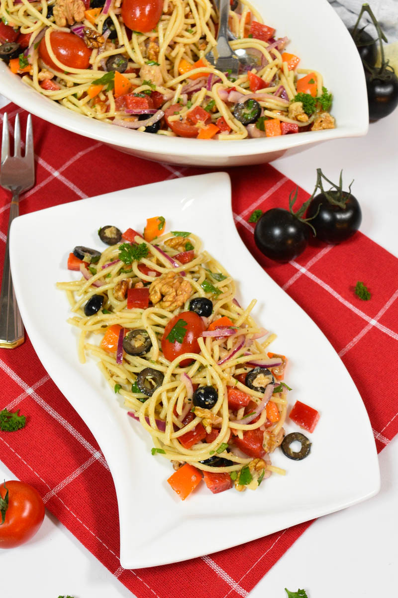 Salata so spageti na mediteranski stil-Salata za bife-bellakujna