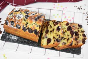 Socna torta so cresi i cokoladni kapki-Serviranje-bellakujna