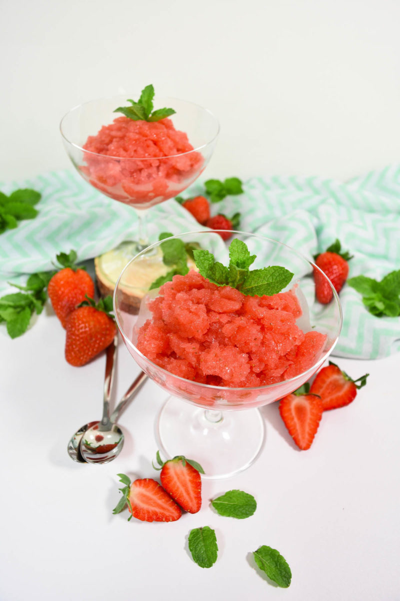 Sorbe od jagodi i proseko-Laden desert-bellakujna