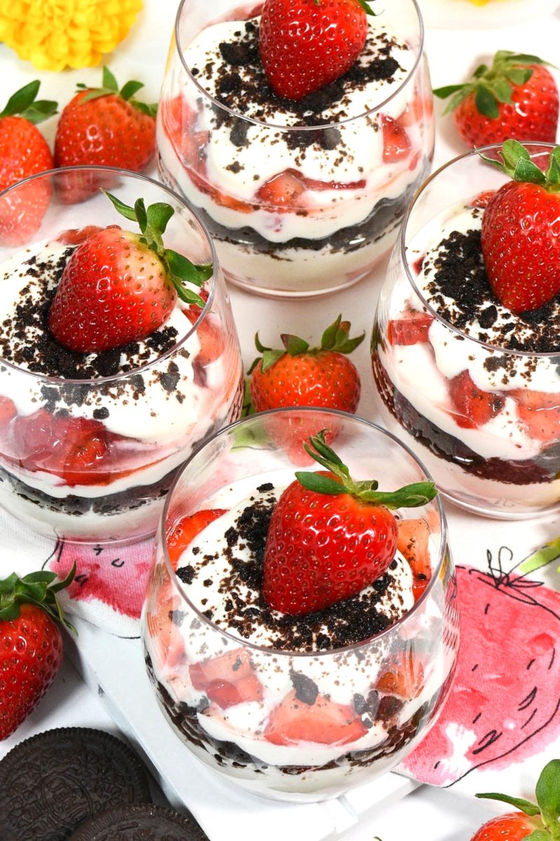 Desert vo casa od jagodi, kvark i oreo-Lesen desert-bellakujna