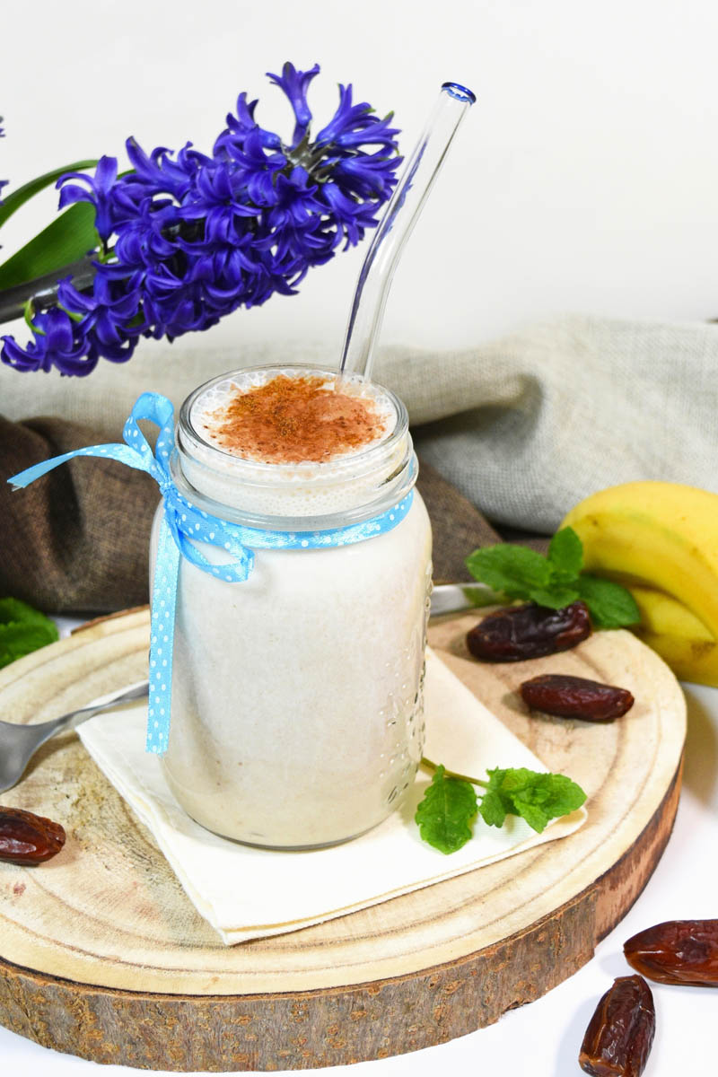 Milksejk so banana i urmi-Dorucek-bellakujna