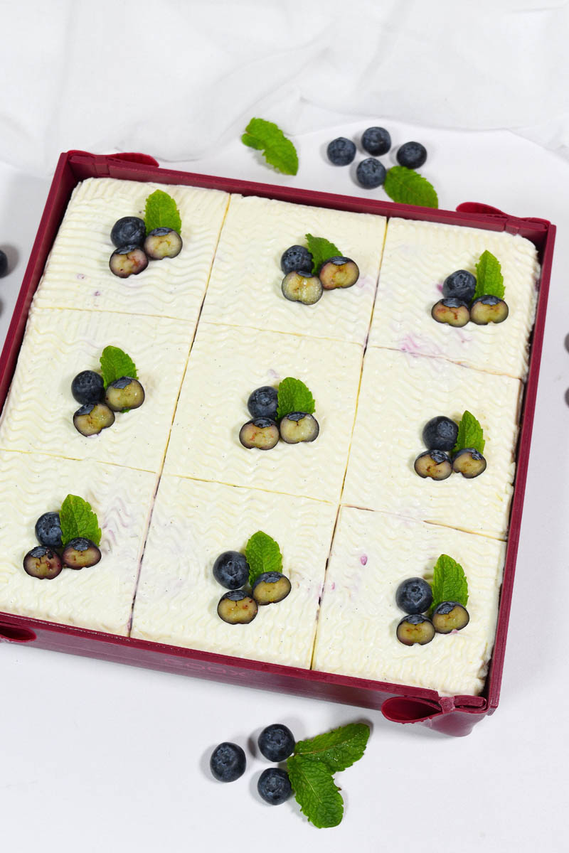 Torta so borovinki-Poke-Cake-Peciva-bellakujna