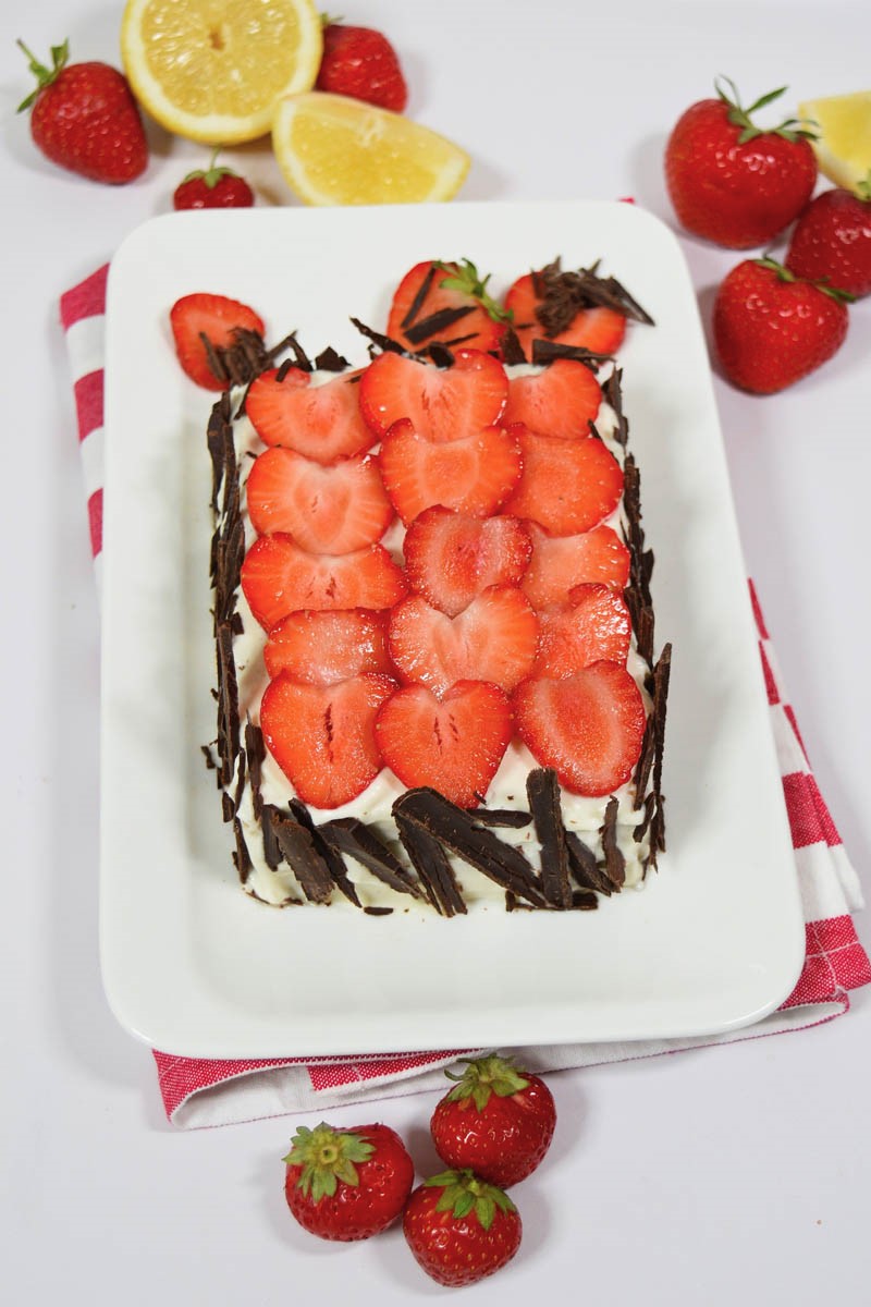 Torticki so vafli i jagodi-Leten desert-bellakujna