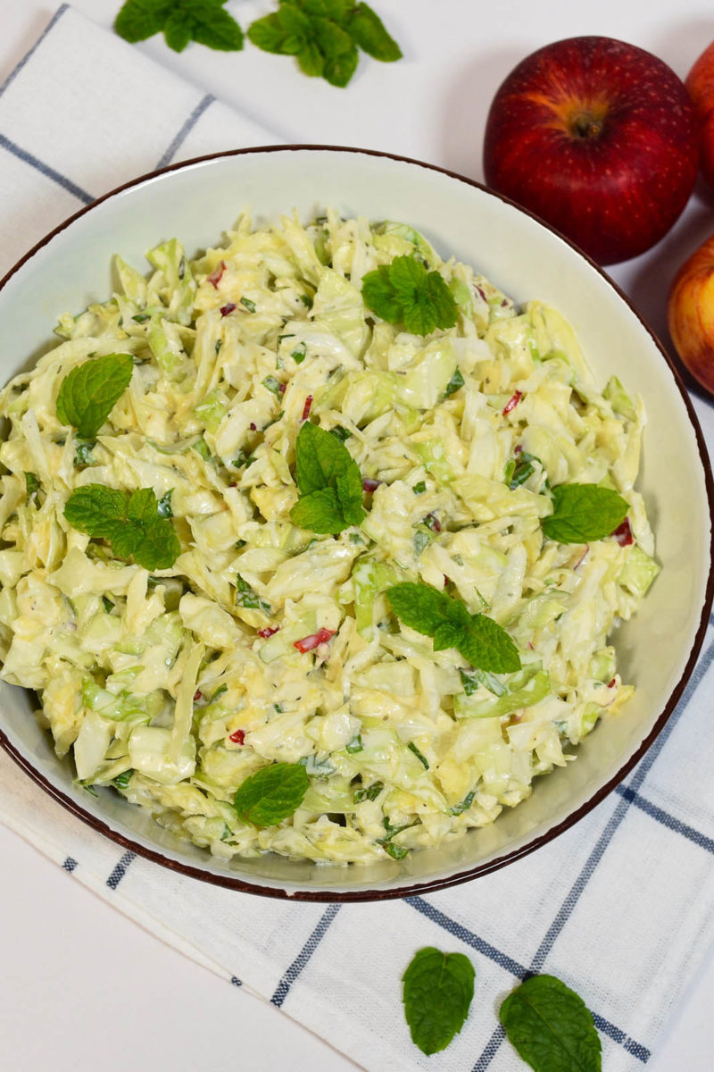 Salata od zelka i jabolko so orevov dresing-Zdrava hrana-bellakujna