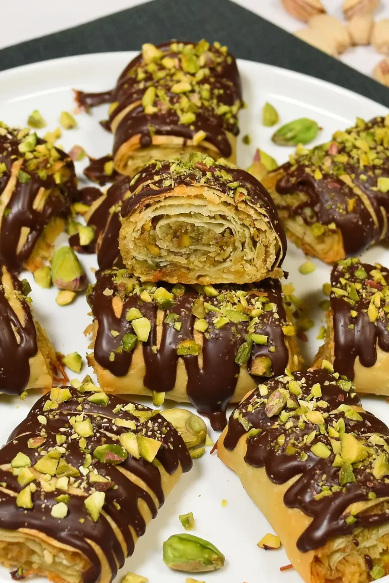 Krckavi Rolnicki so Кadaif i F'staci-Desert so kori-bellakijna