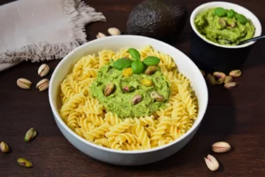 Avokado Pesto so F'staci-Serviranje-bellakujna