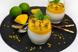 Grčki jogurt so mus od mango-Serviranje-bellakujna
