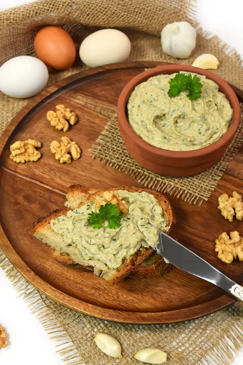 Namaz od jajca so senf i orevi-Meze-bellakujna
